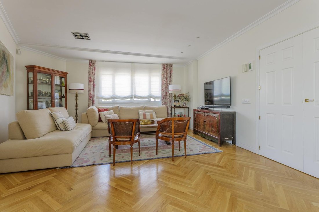Villa in Pozuelo de Alarcon, Comunidad de Madrid, Spain 2 - 17939233