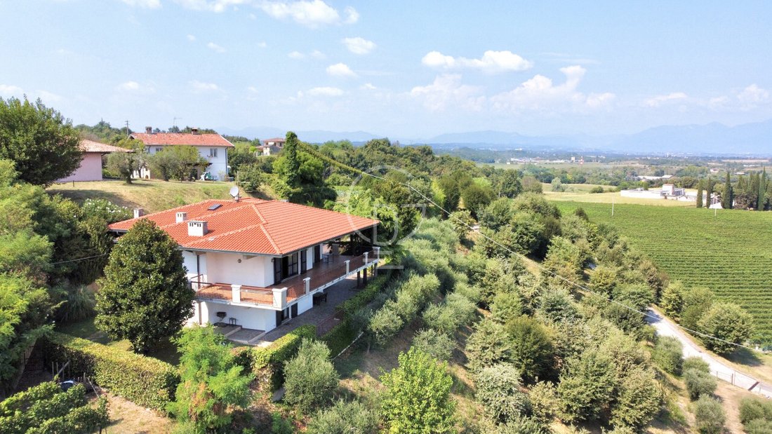 Villa in Castel Venzago, Lonato del Garda, Lombardy 2 - 17931419
