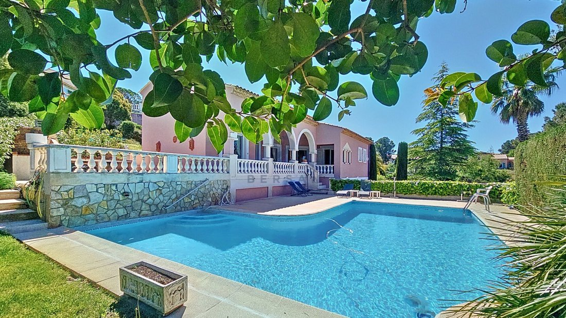 Villa in Exterieurs, Frejus, France 2 - 16409327