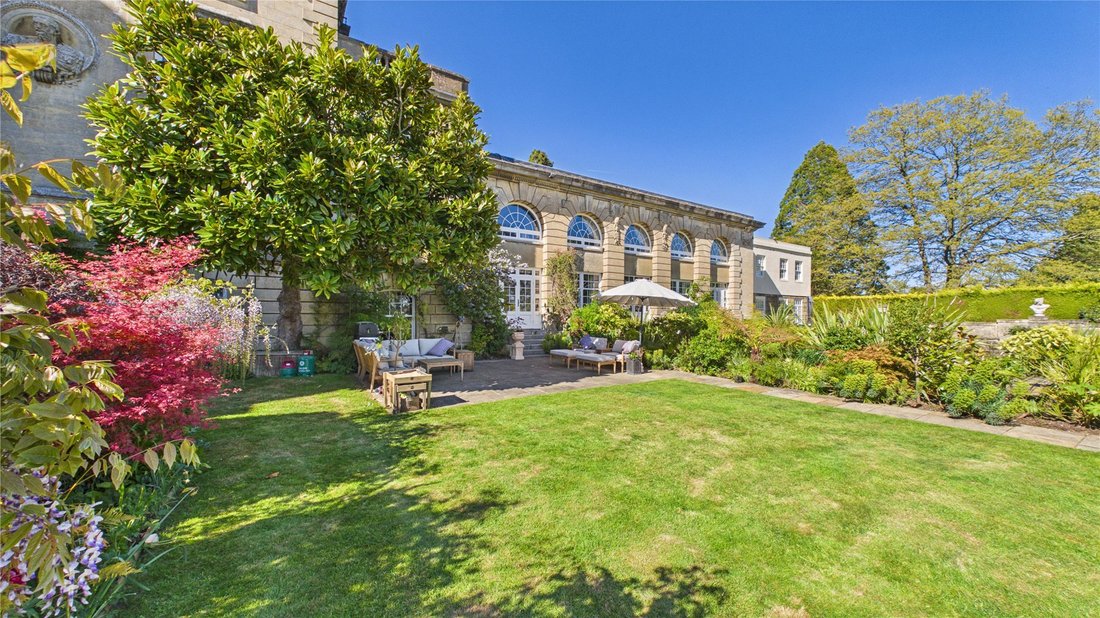 House in Lyne, England 1 - 17940535