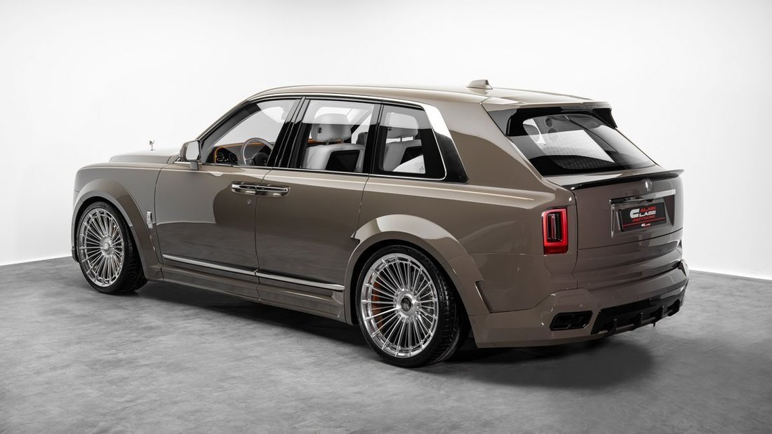 Suv in Dubai, United Arab Emirates 2 - 17938811