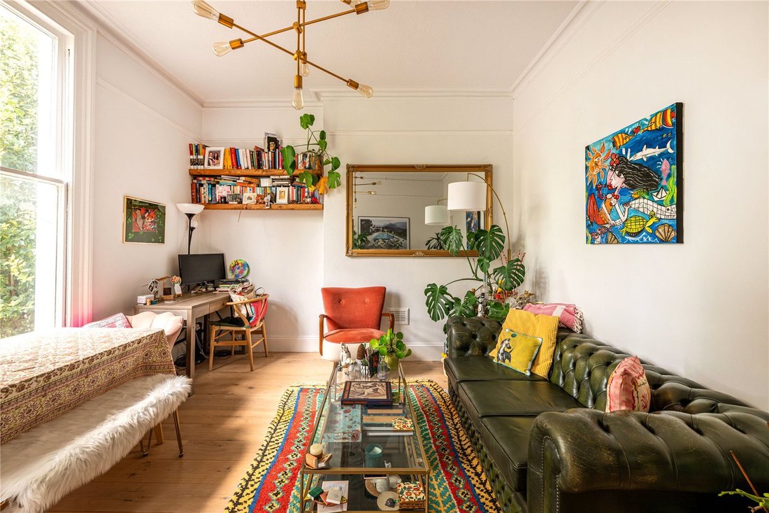 Apartment in Ladbroke Grove, Kensington And Chelsea, England 1 - 17939095