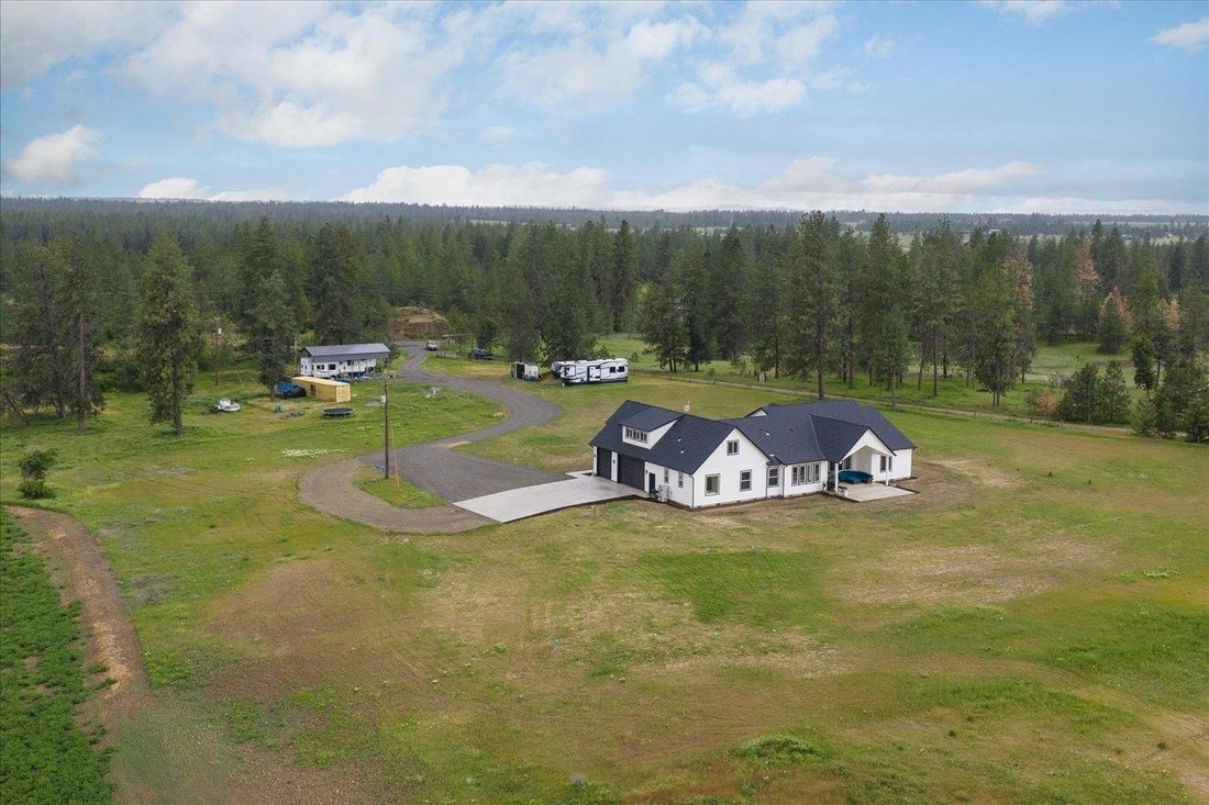 House in Nine Mile Falls, Washington, United States 1 - 17939855