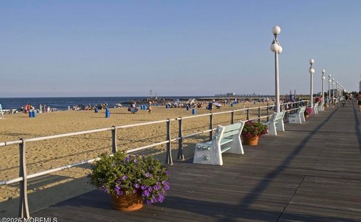 House in Avon-by-the-Sea, New Jersey, United States 1