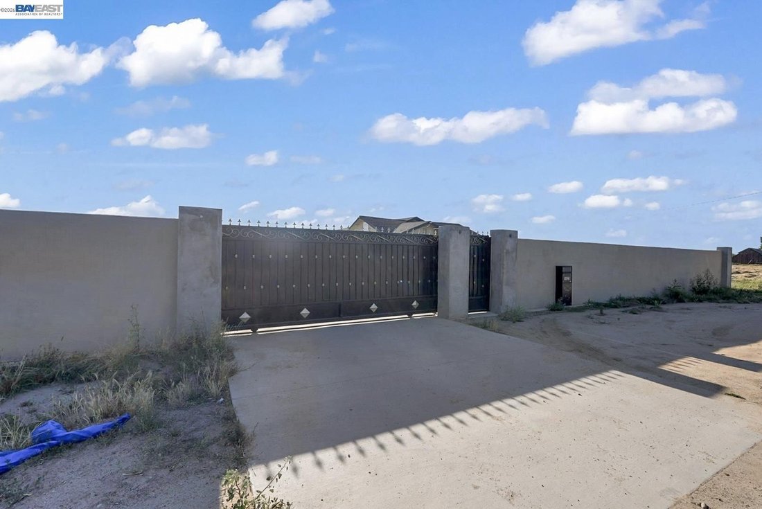 House in Hughson, California, United States 5 - 17945011