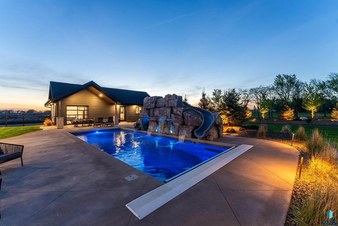 House in Harrisburg, South Dakota, United States 4 - 17938444