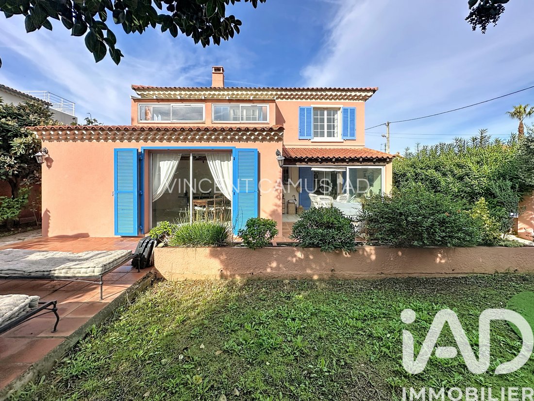 House in Sanary-sur-Mer, Provence-Alpes-Côte d'Azur, France 1 - 17944258