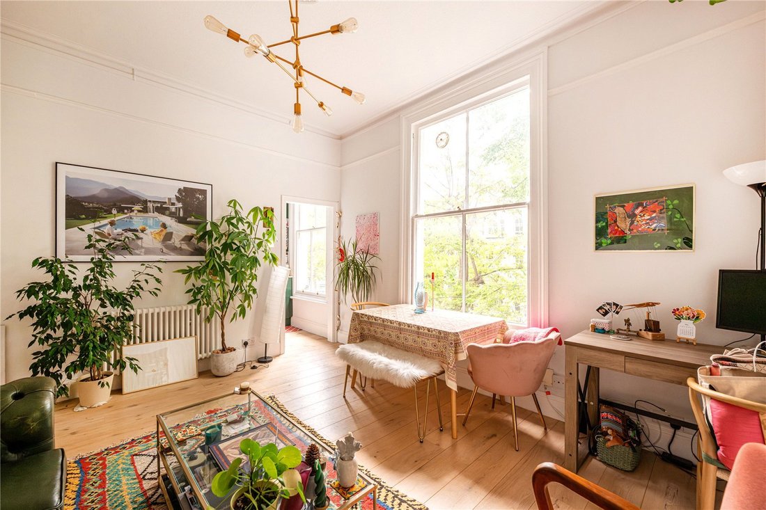 Apartment in Ladbroke Grove, Kensington And Chelsea, England 2 - 17939095
