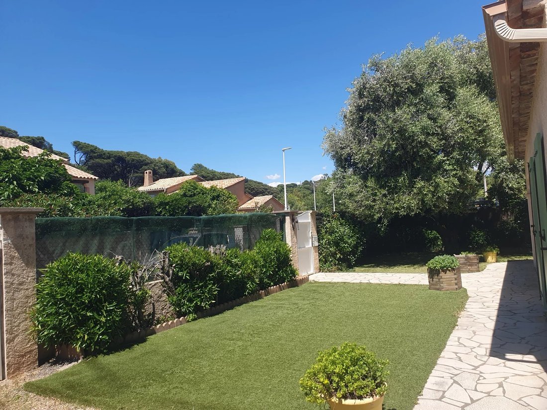 Villa in Ville-Les Saquedes-Le Bouillonnet, Sainte-Maxime, France 1 - 17943843
