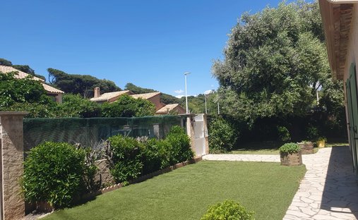 Villa in Ville-Les Saquedes-Le Bouillonnet, Sainte-Maxime, France 1