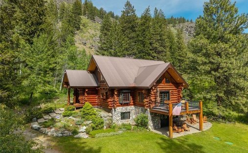 House in Mazama, Washington, United States 1