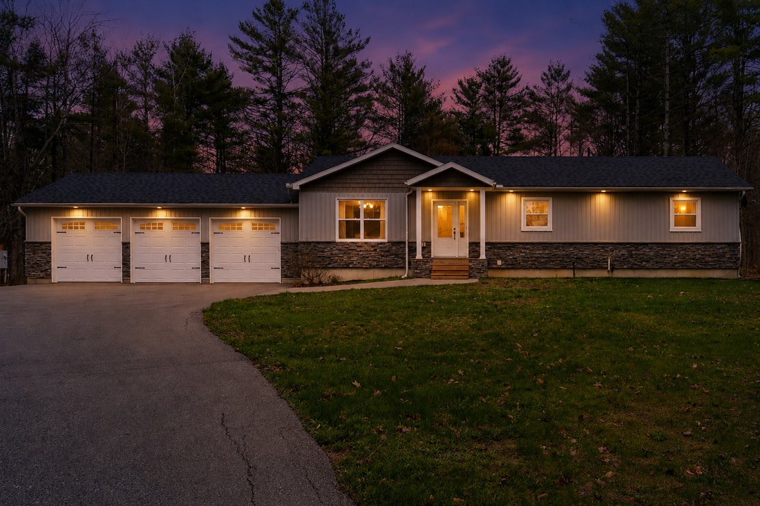 House in Gravenhurst, Ontario, Canada 2 - 17940275