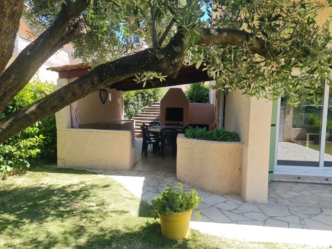 Villa in Ville-Les Saquedes-Le Bouillonnet, Sainte-Maxime, France 2 - 17943843