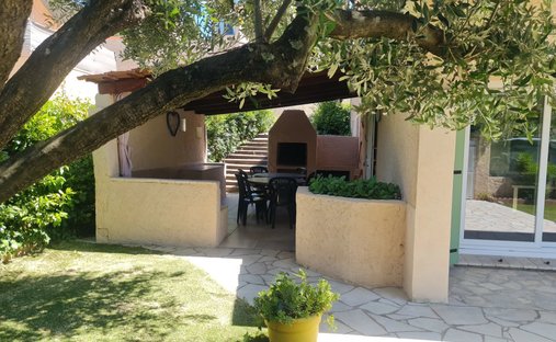Villa in Ville-Les Saquedes-Le Bouillonnet, Sainte-Maxime, France 1