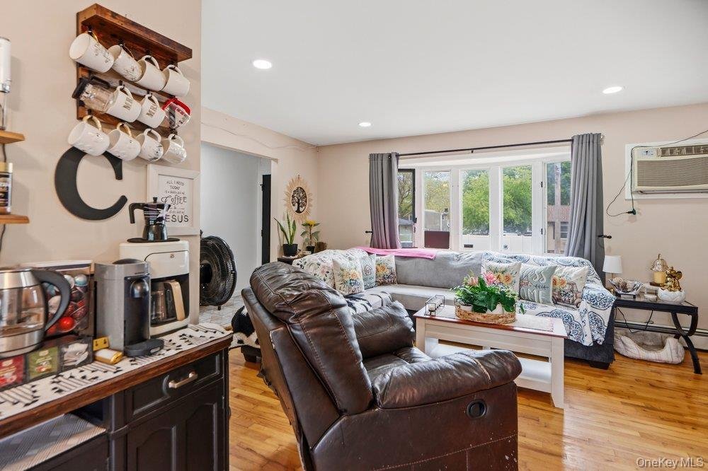 House in Central Islip, New York, United States 5 - 17939674