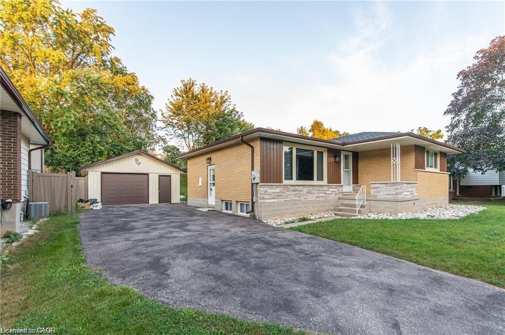House in Waterloo, Ontario, Canada 1 - 17942674