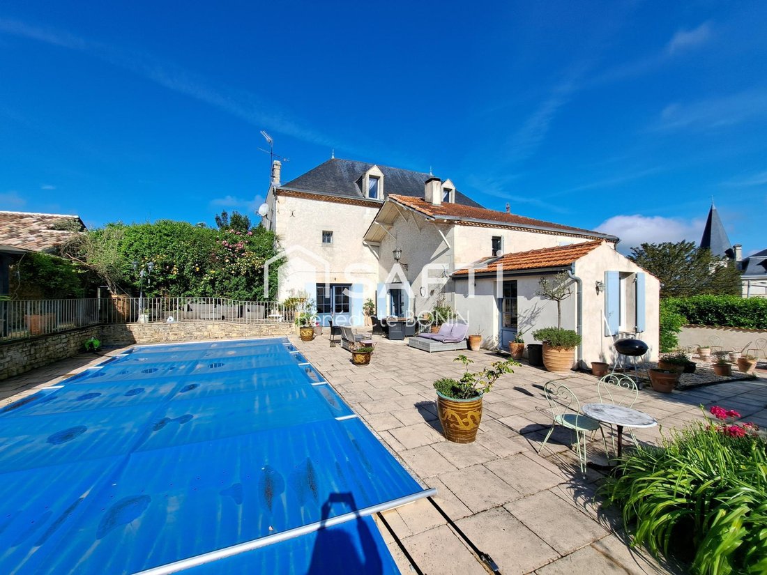 House in Saint-Thomas-de-Conac, Nouvelle-Aquitaine, France 2 - 17943254