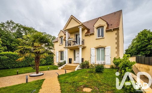 House in Sainte-Genevieve, Hauts-de-France, France 1