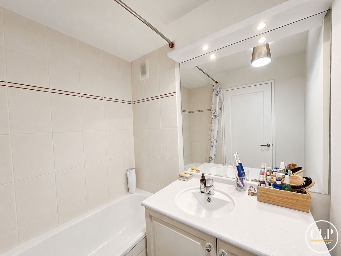 Apartment in Fontenay-sous-Bois, Ile-de-France, France 3 - 17939517