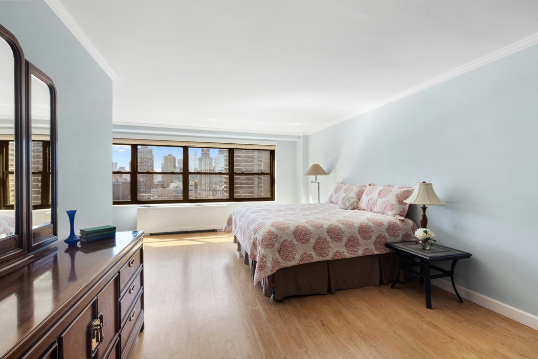 Co Op in New York, New York, United States 3 - 17400152