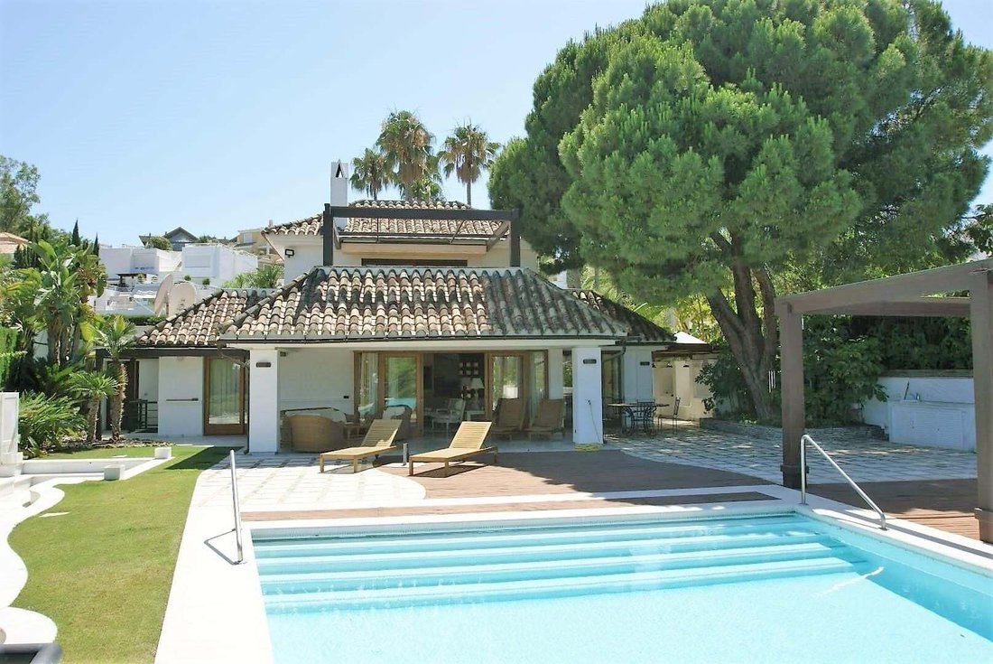 Villa in Nueva Andalucía, Marbella, Spanien 2 - 17944417