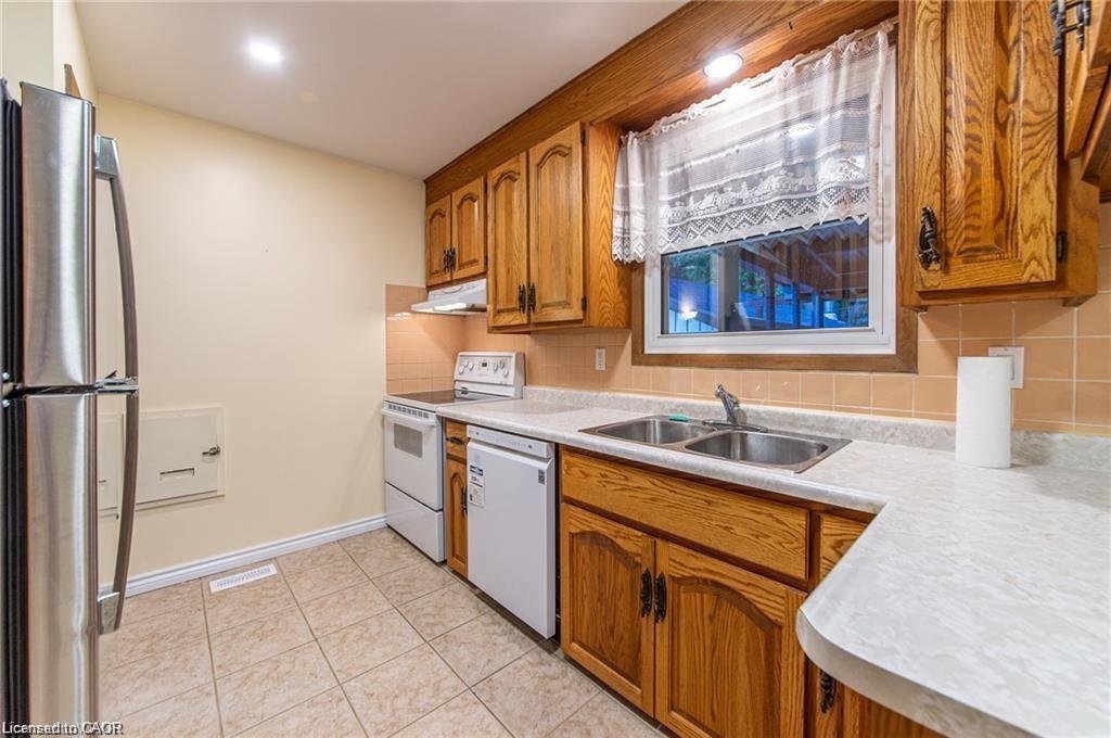 House in Waterloo, Ontario, Canada 3 - 17942674