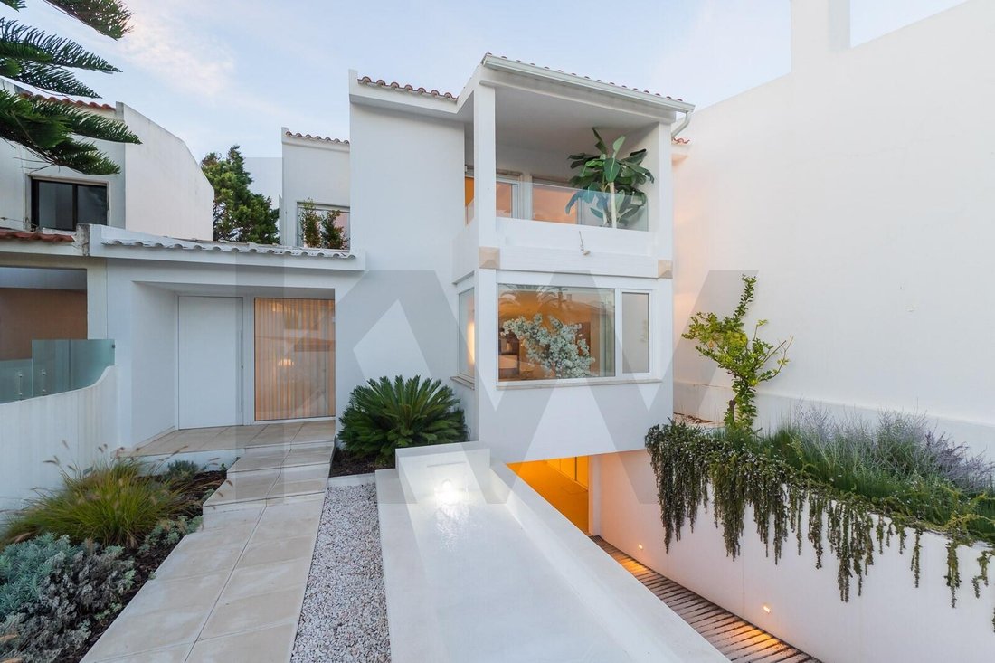 Townhouse in Carcavelos e Parede, Lisbon, Portugal 1 - 17936975