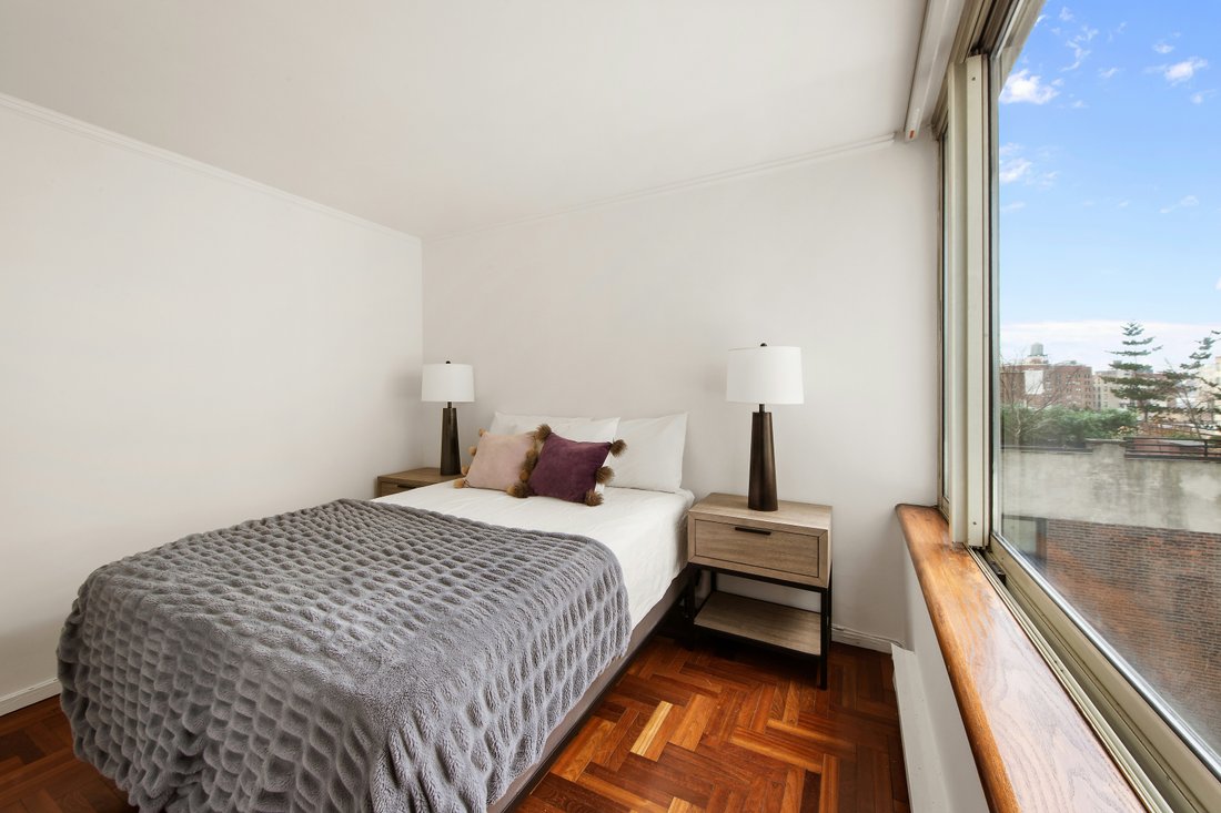 House in New York, New York, United States 3 - 17359804
