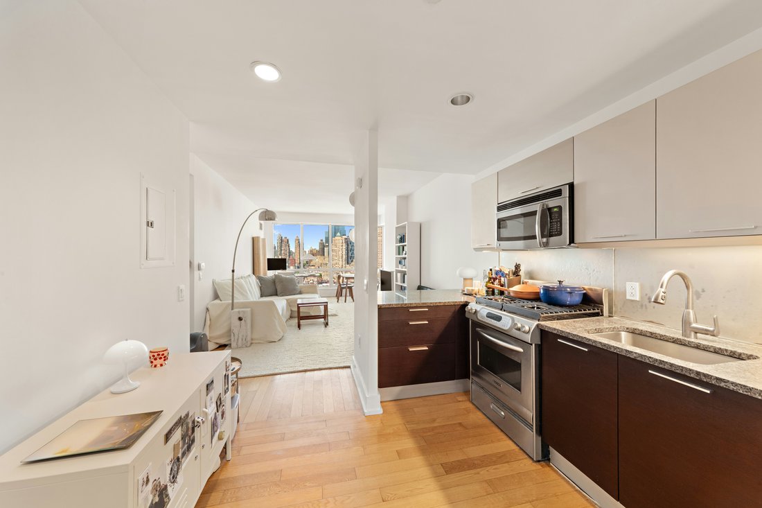 Condo in New York, New York, United States 4 - 17909229