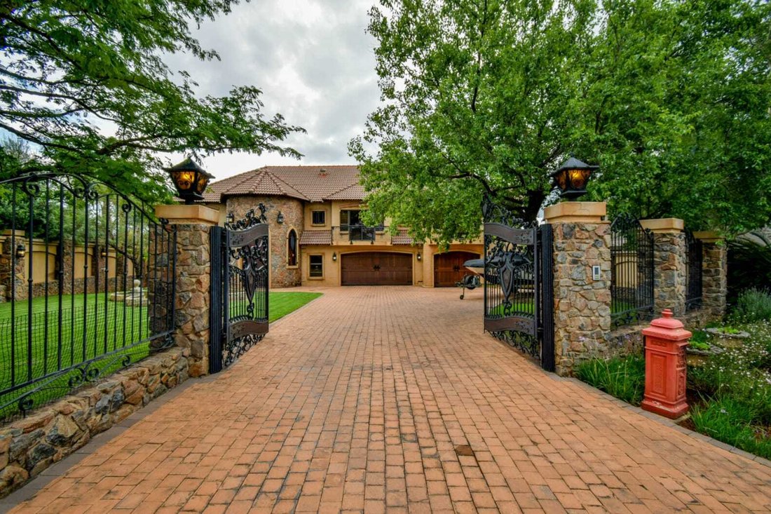 Haus in Metropolitanstadt Tshwane, Gauteng, Südafrika 1 - 17938448