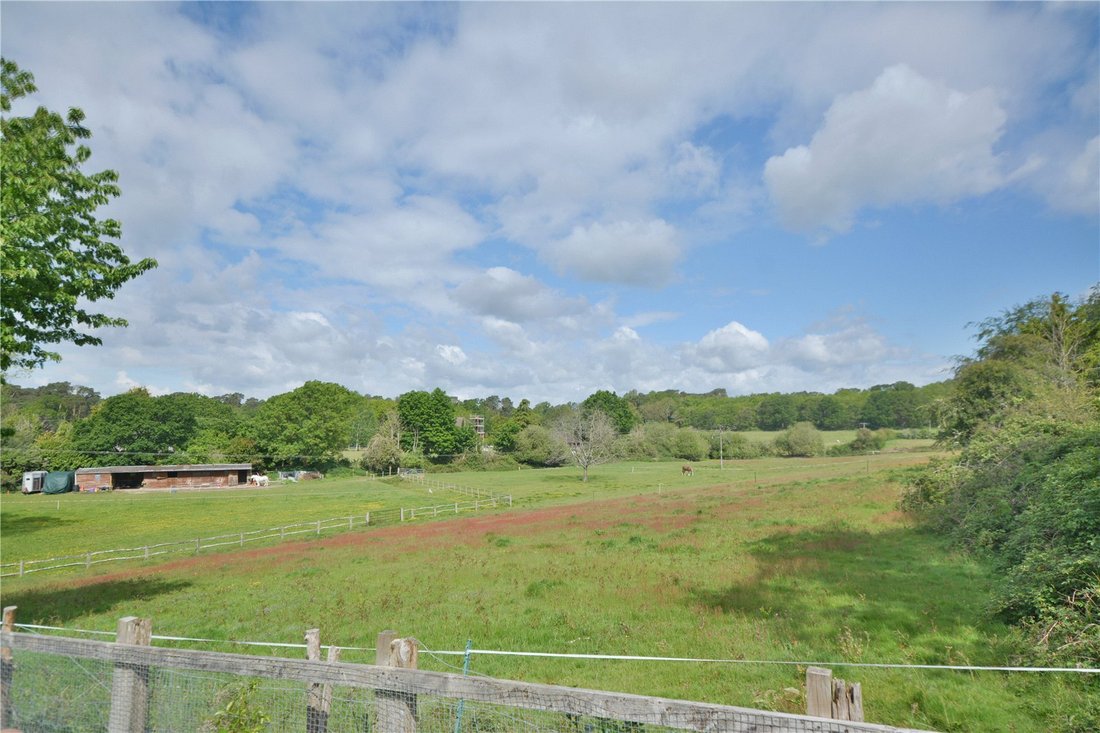House in Watersfield, England 2 - 17764112