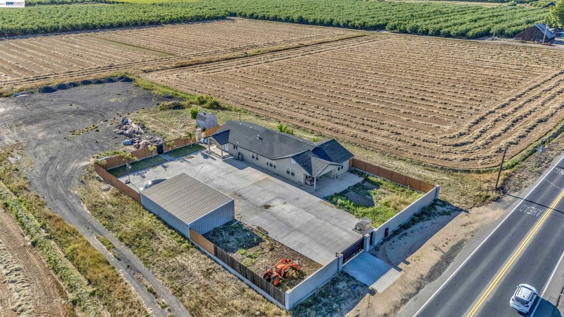 House in Hughson, California, United States 4 - 17945011