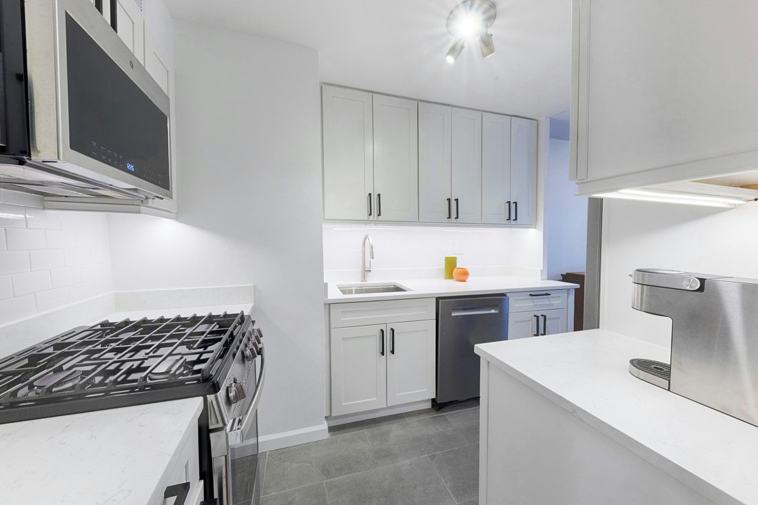 Co Op in New York, New York, United States 3 - 17645504