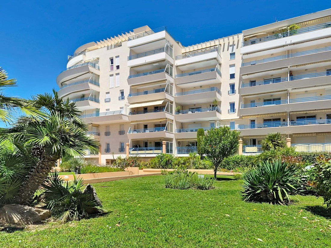 Apartment in Exterieurs, Frejus, France 1 - 17937462