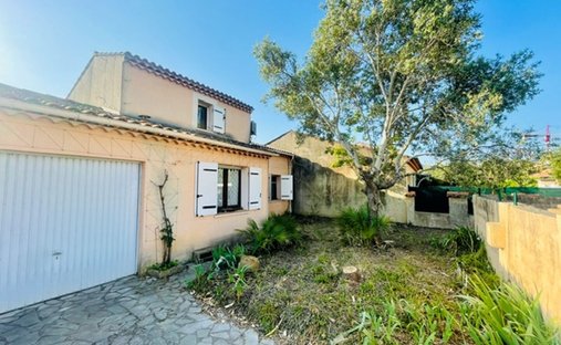 Villa in Ouest, Cogolin, France 1