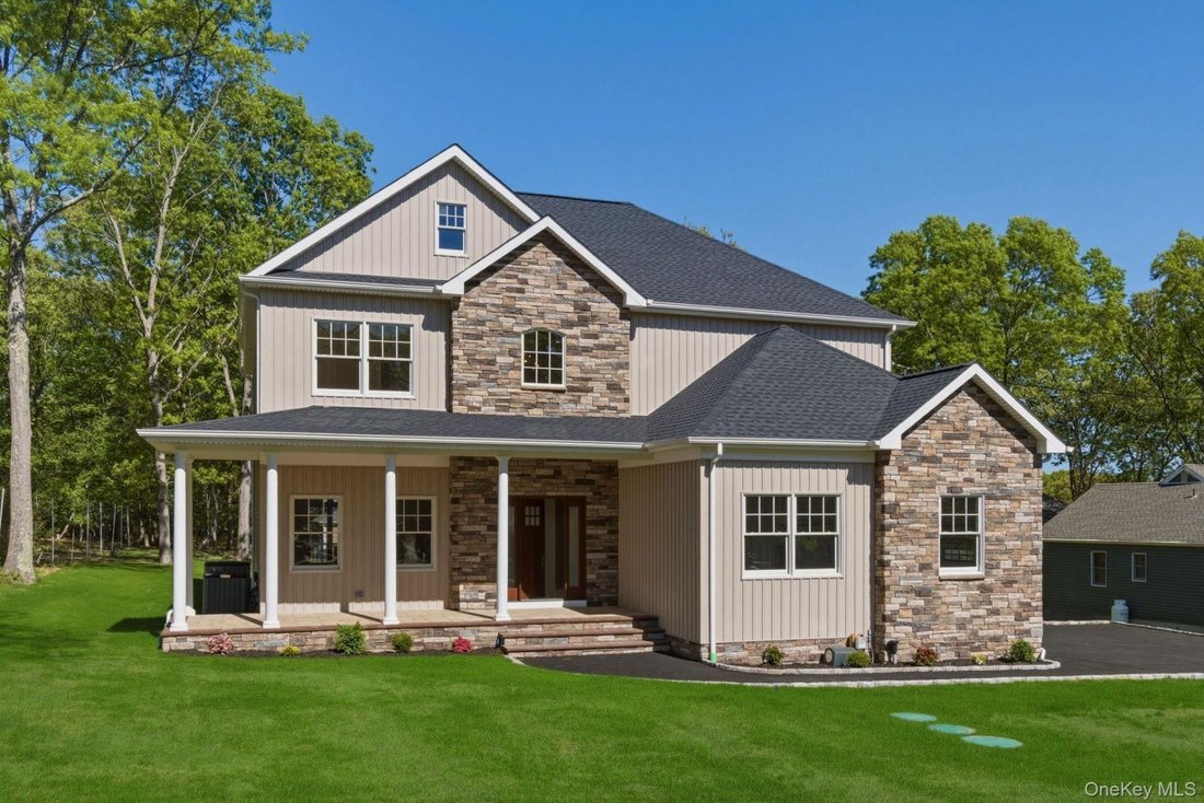 House in Smithtown, New York, United States 1 - 17941749