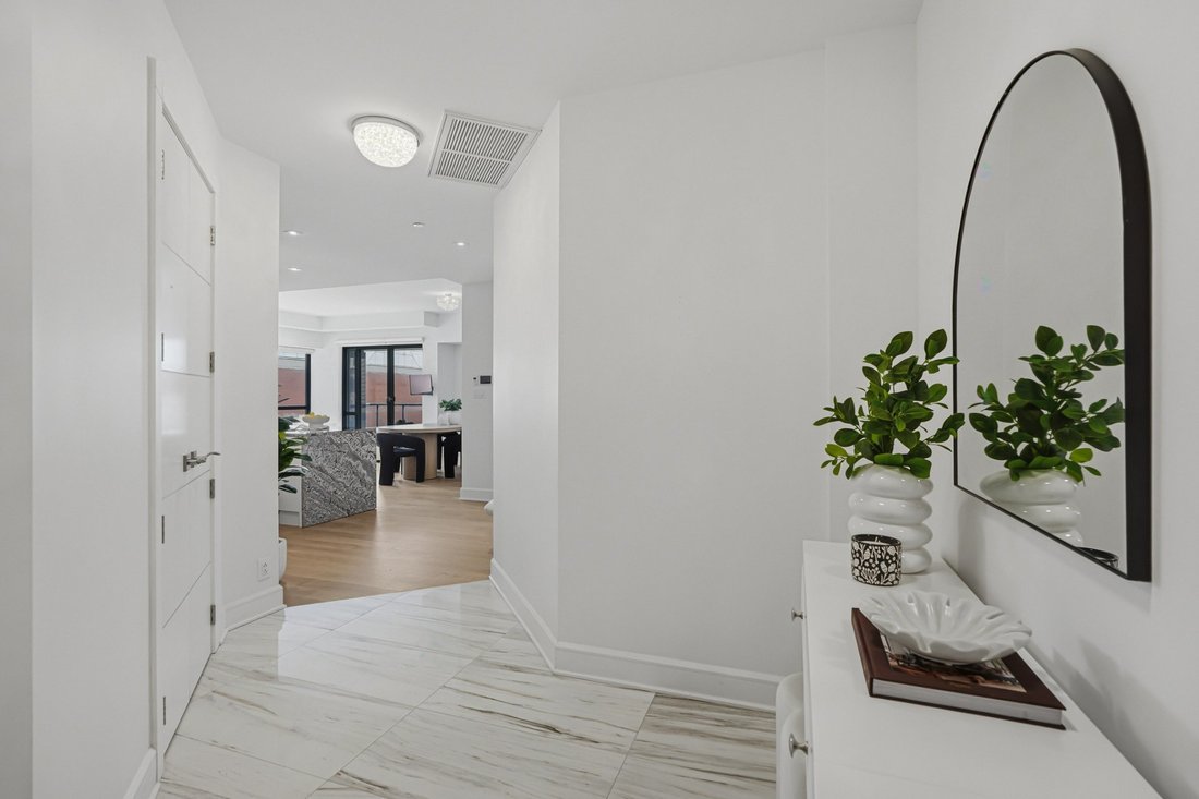 Condo in Montréal, Quebec, Canada 1 - 16317453