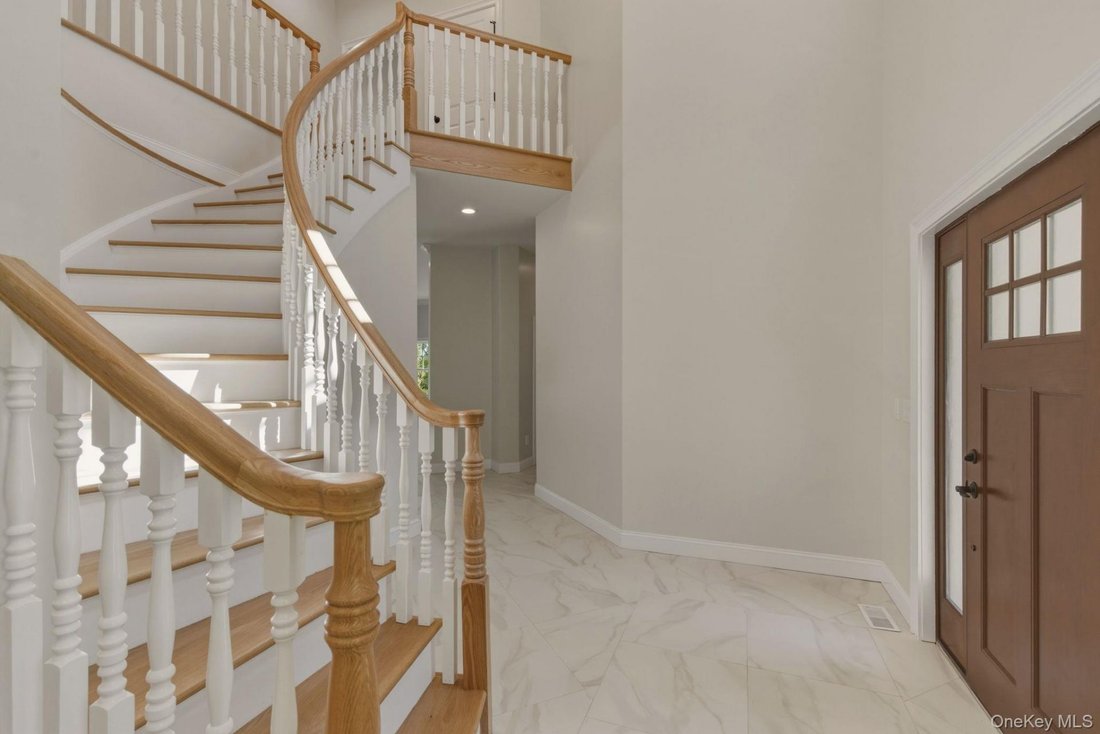 House in Smithtown, New York, United States 5 - 17941749