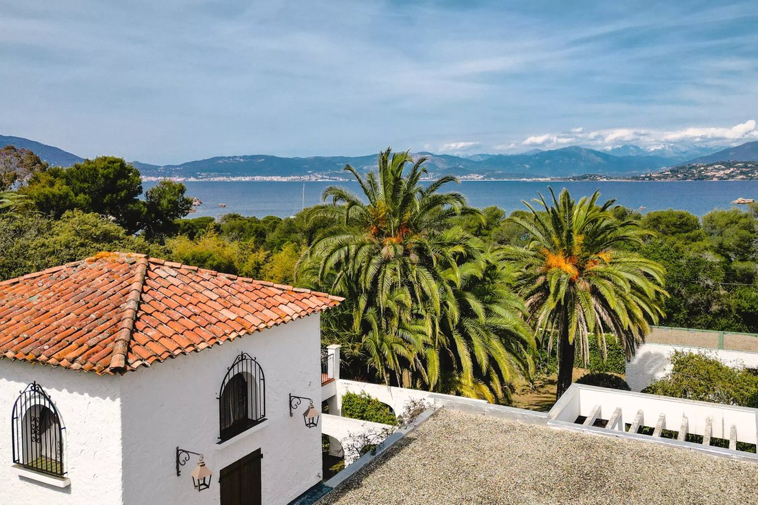 Villa in Pietrosella, Corsica, France 2 - 15489632