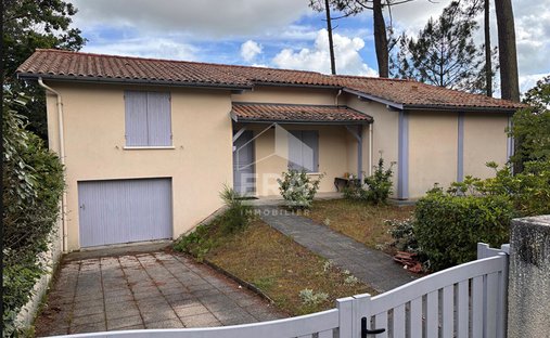 Chateau With Outbuilding And Private Beach In Provence
