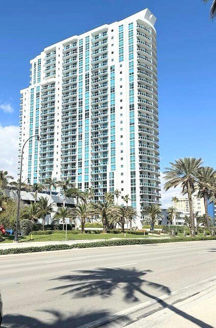 Condo in Hallandale Beach, Florida, United States 2 - 17940799