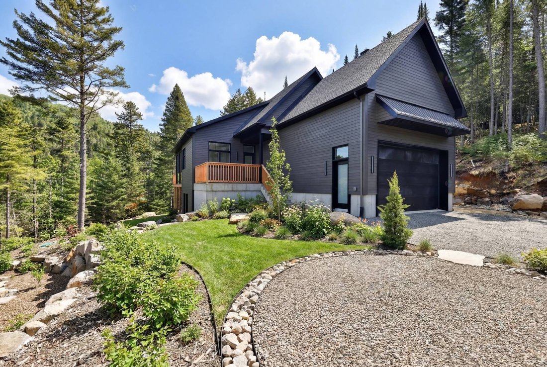 House in Saint-Adolphe-d'Howard, Quebec, Canada 1 - 16669818