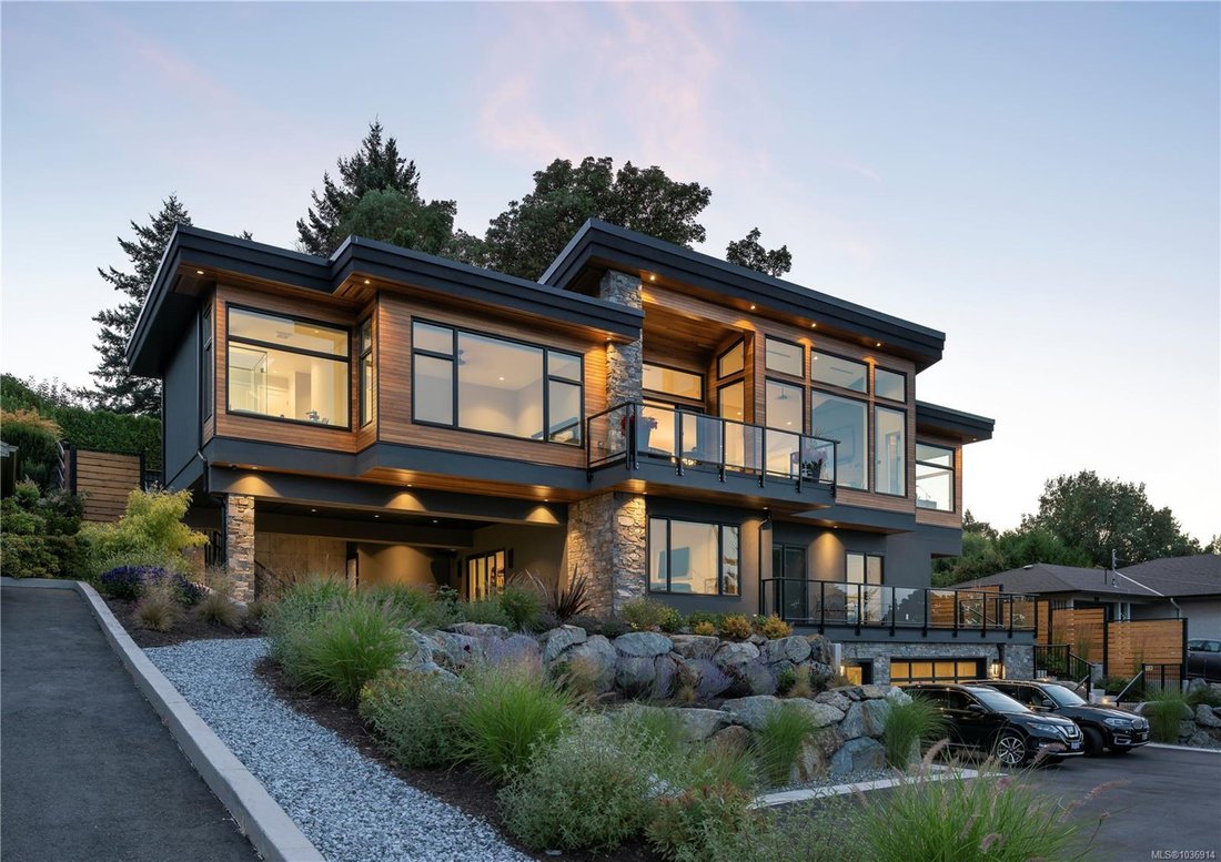 House in Saanich, British Columbia, Canada 2 - 17942700