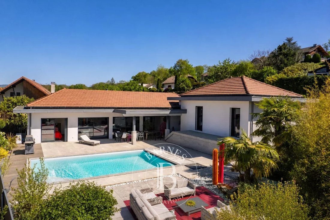 Villa in Saint-Martin-Bellevue, Filliere, France 1 - 17944636