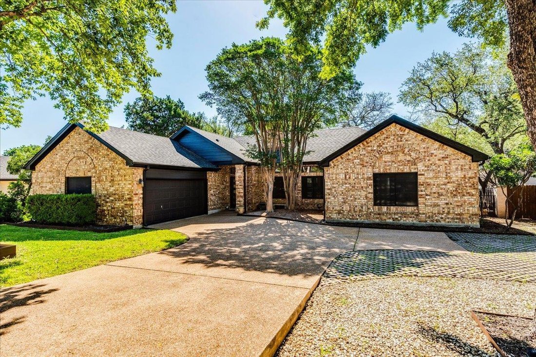 House in The Hills, Texas, United States 2 - 17608984