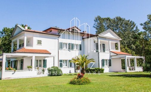 Villa en Ronchi, Massa, Italia 1