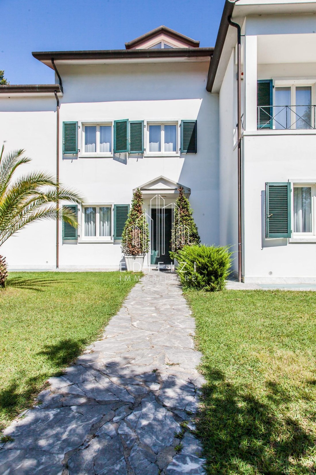 Villa in Ronchi, Massa, Italy 3 - 17944501