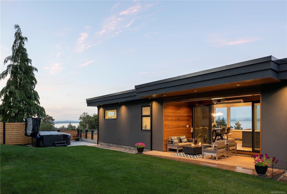 House in Saanich, British Columbia, Canada 3 - 17942700
