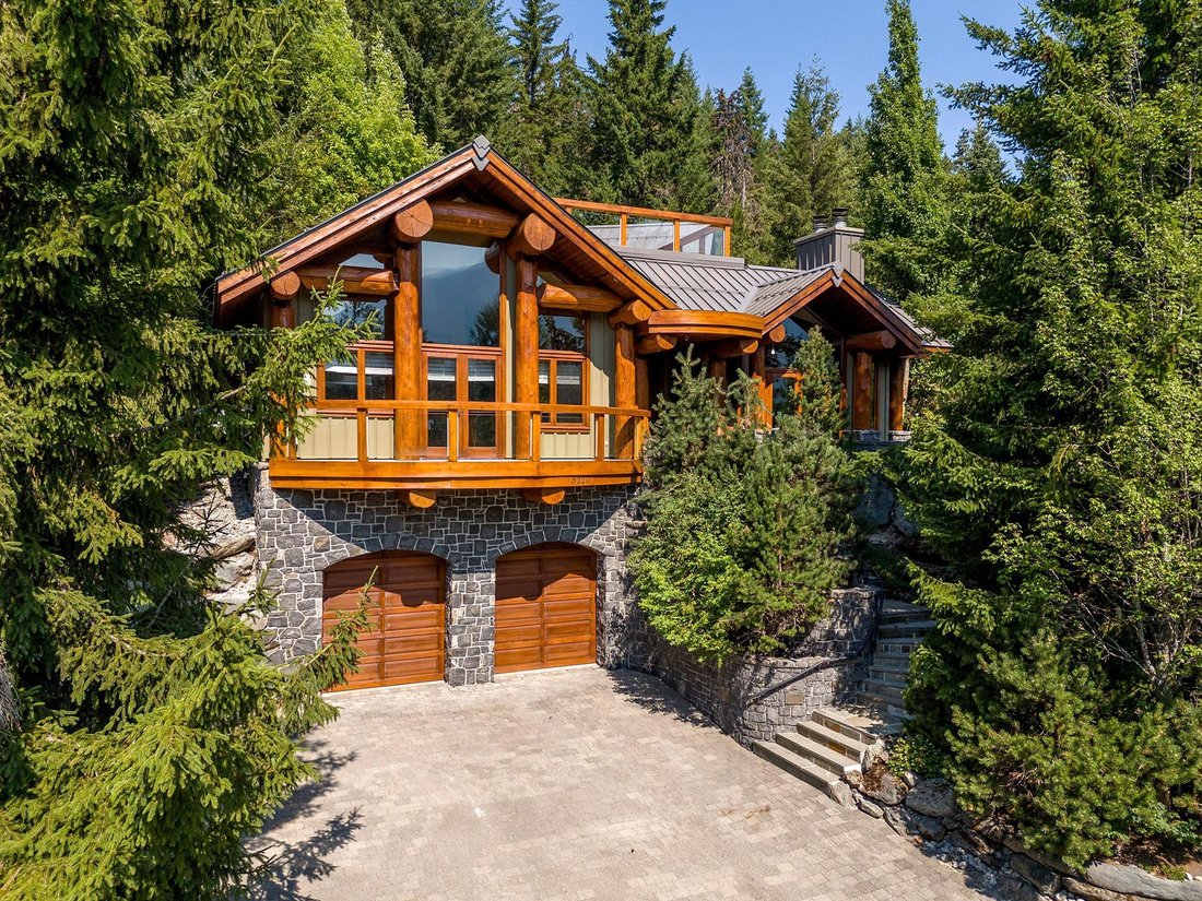 House in Whistler, British Columbia, Canada 1 - 17945021