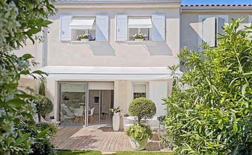 House in Nevons-route d'Apt, L'Isle-sur-la-Sorgue, France 1